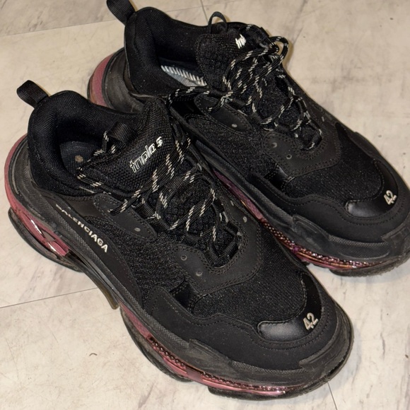 Balenciaga Triple S
Clear Sole Neon Pink - Picture 1 of 6
